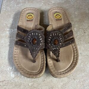Earth Spirit Brown Leather Cutout Thong Sandals with Amber Accents